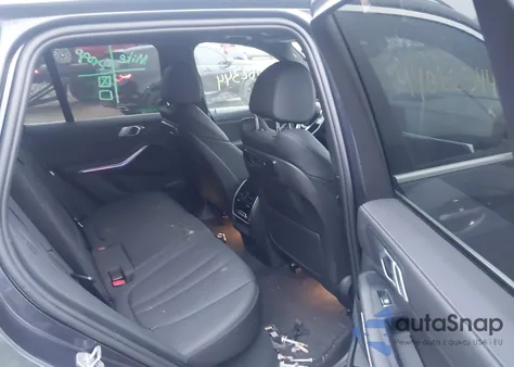 2021 BMW X5 xDrive40I z USA, uszkodzony, nr VIN 5UXCR6C00M9F52036